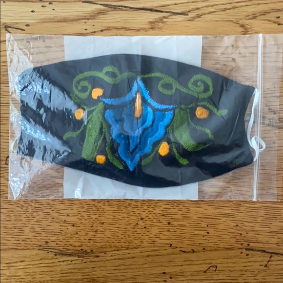 Face mask | Flowers | Artisan | Embroidered - Picture 5 of 5